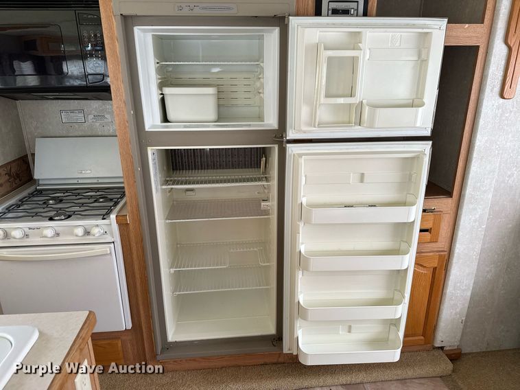 image for item OC9037 2003 Forest River Cardinal  camper