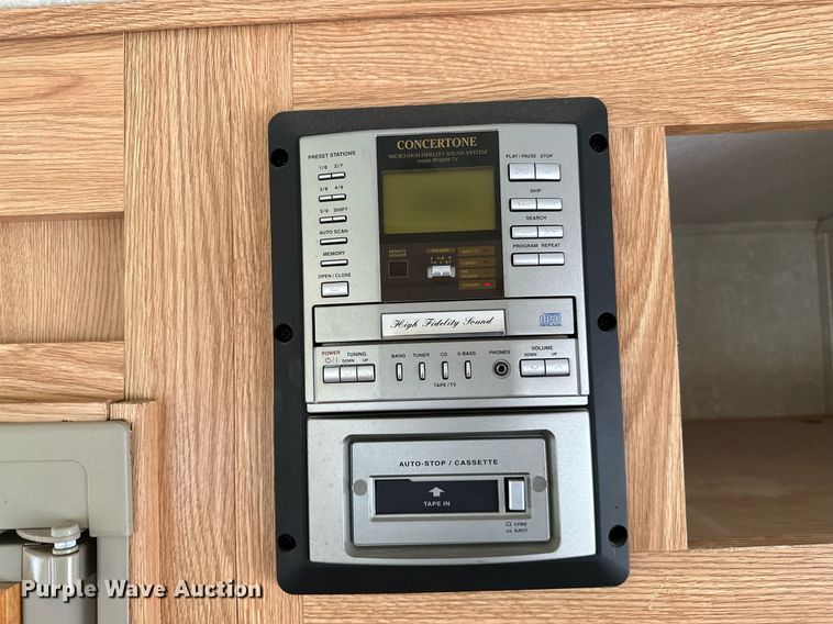 image for item OC9037 2003 Forest River Cardinal  camper