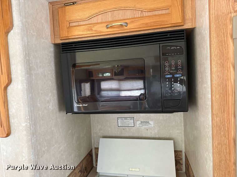 image for item OC9037 2003 Forest River Cardinal  camper