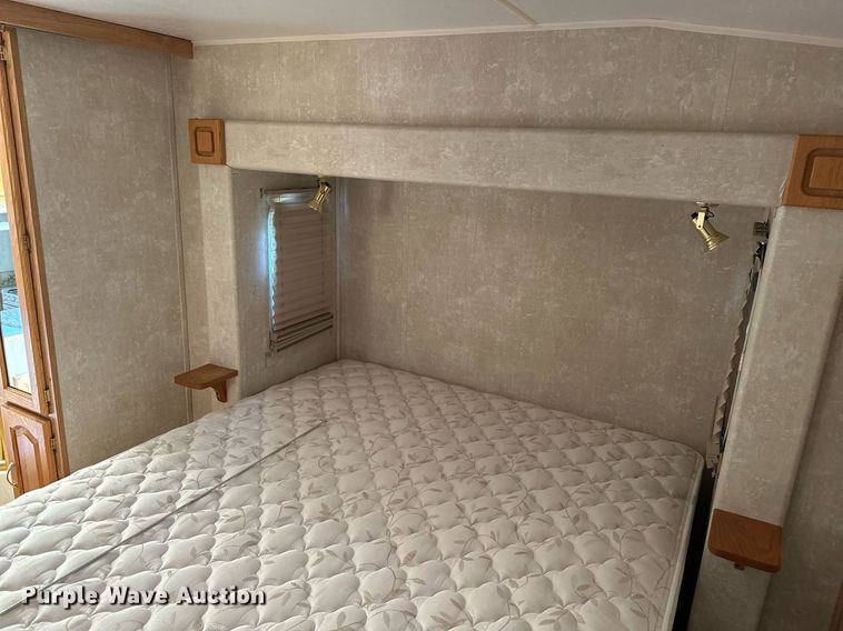 image for item OC9037 2003 Forest River Cardinal  camper