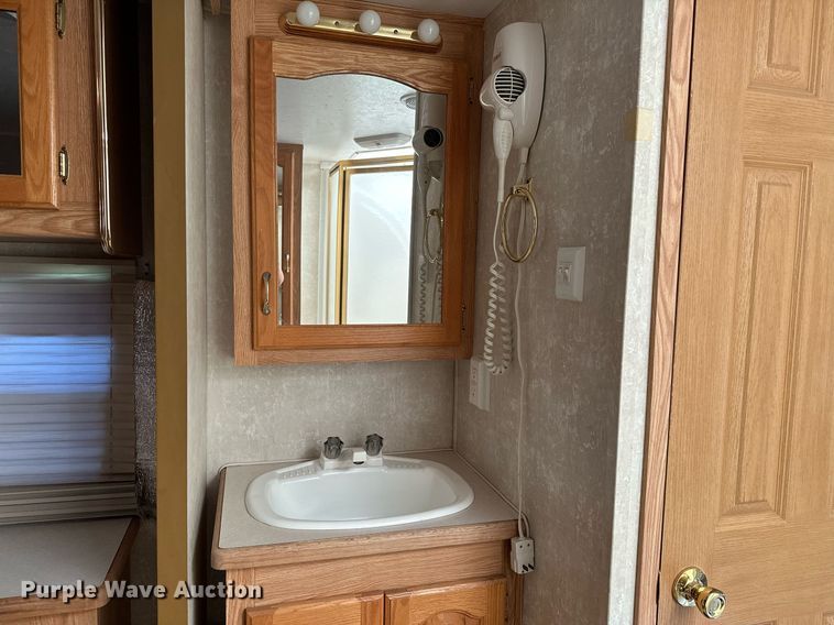 image for item OC9037 2003 Forest River Cardinal  camper