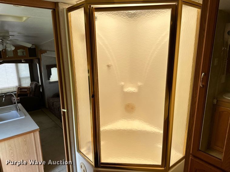 image for item OC9037 2003 Forest River Cardinal  camper