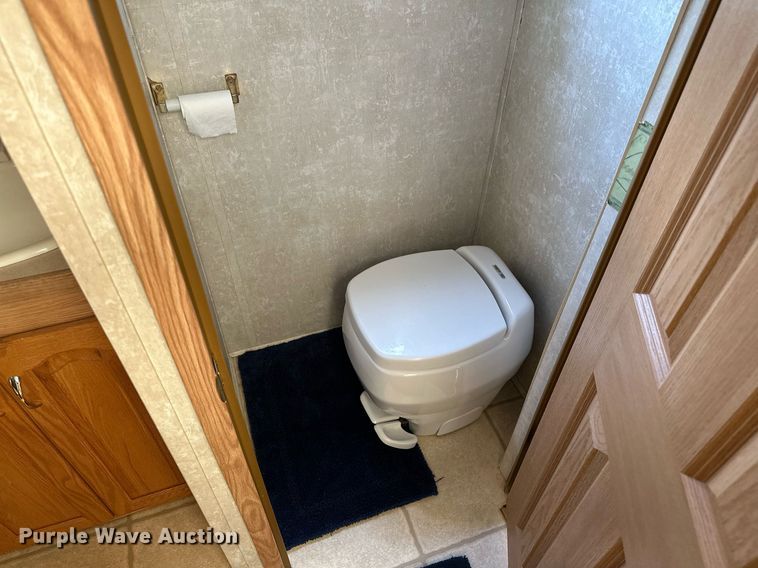 image for item OC9037 2003 Forest River Cardinal  camper