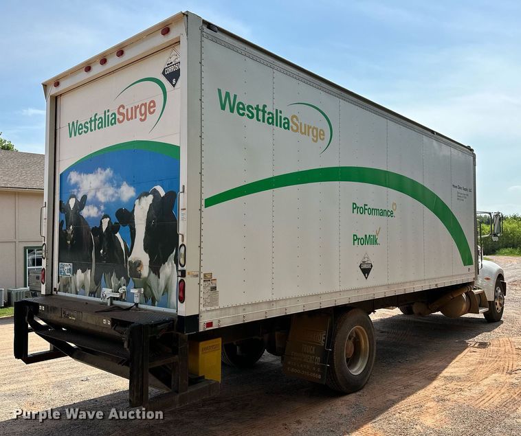 image for item OC9046 2008 Peterbilt 335  box truck