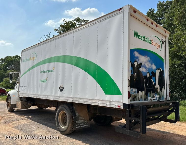 image for item OC9046 2008 Peterbilt 335  box truck