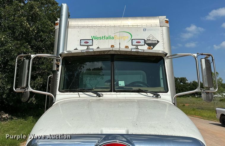 image for item OC9046 2008 Peterbilt 335  box truck