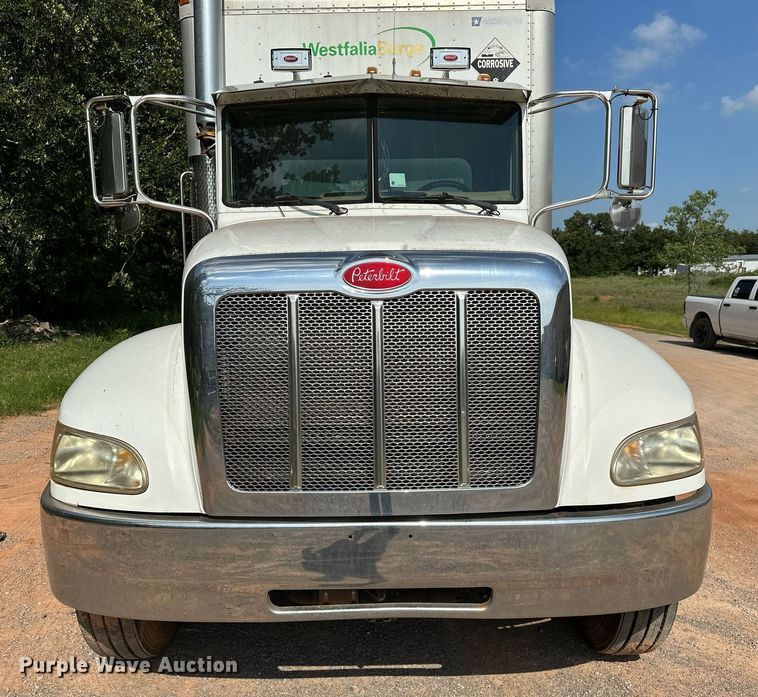 image for item OC9046 2008 Peterbilt 335  box truck
