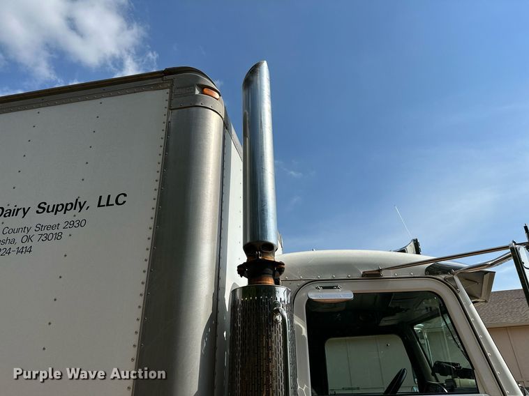 image for item OC9046 2008 Peterbilt 335  box truck