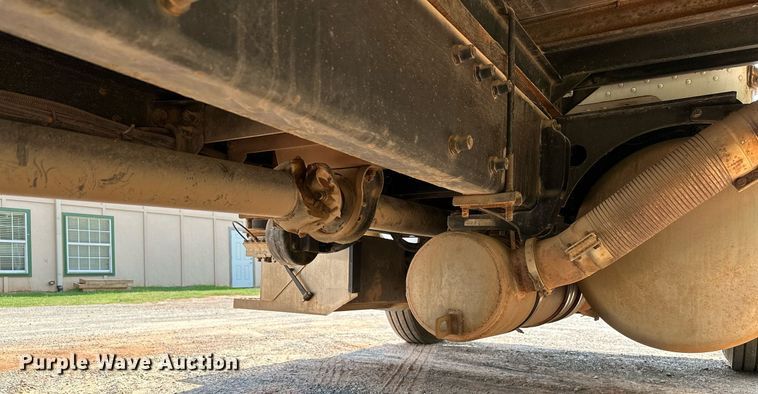 image for item OC9046 2008 Peterbilt 335  box truck