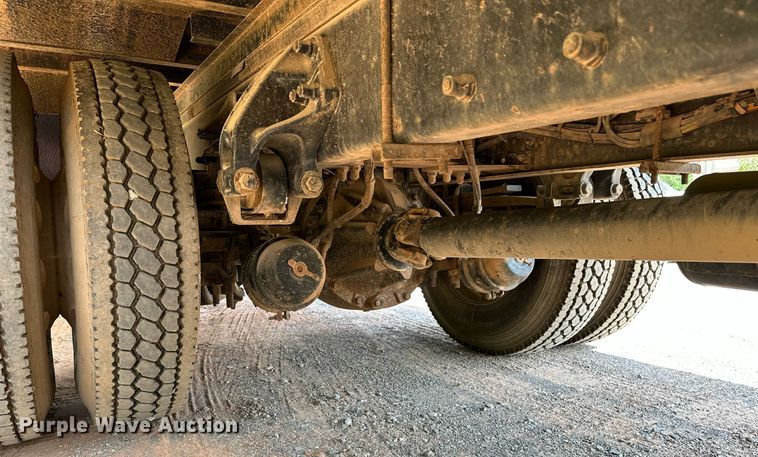 image for item OC9046 2008 Peterbilt 335  box truck