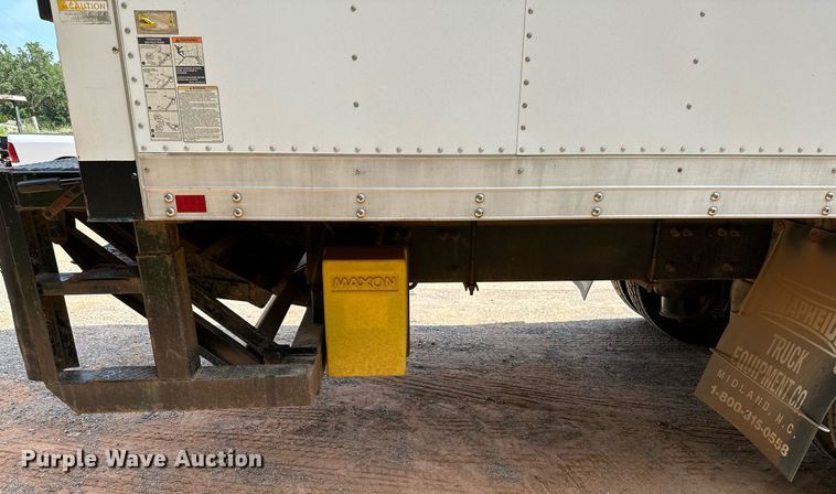 image for item OC9046 2008 Peterbilt 335  box truck