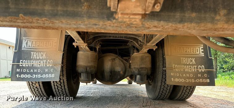 image for item OC9046 2008 Peterbilt 335  box truck