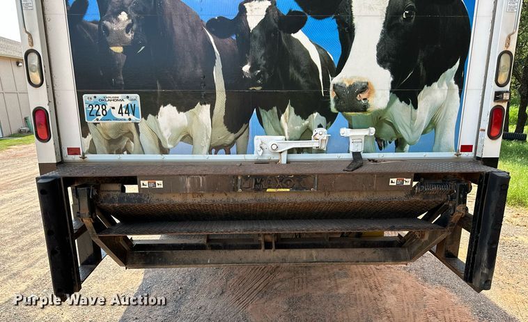 image for item OC9046 2008 Peterbilt 335  box truck