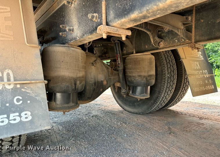 image for item OC9046 2008 Peterbilt 335  box truck