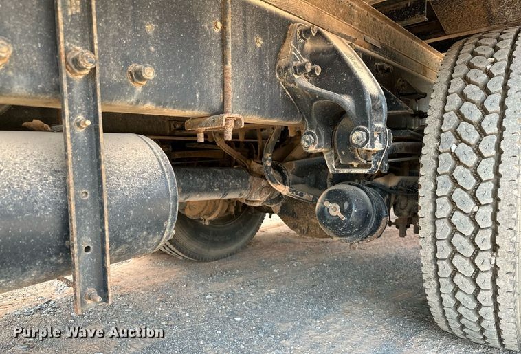 image for item OC9046 2008 Peterbilt 335  box truck