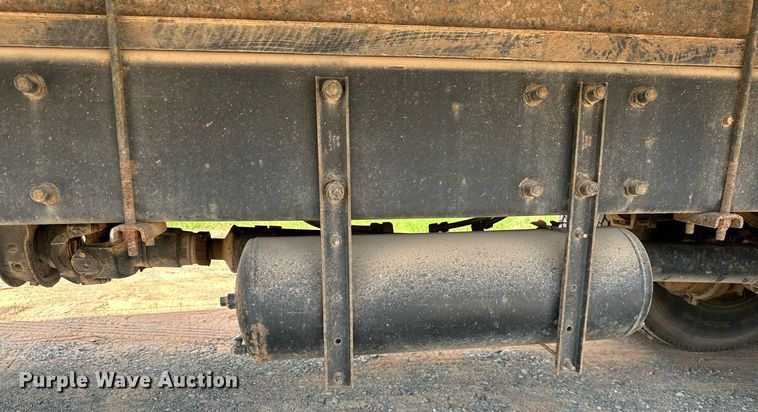 image for item OC9046 2008 Peterbilt 335  box truck