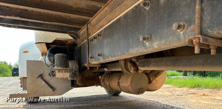 image for item OC9046 2008 Peterbilt 335  box truck