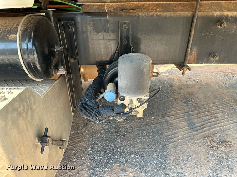 image for item OC9046 2008 Peterbilt 335  box truck