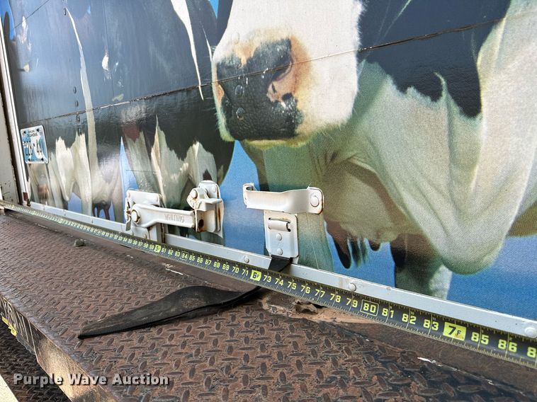 image for item OC9046 2008 Peterbilt 335  box truck