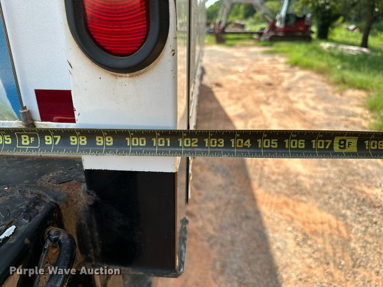 image for item OC9046 2008 Peterbilt 335  box truck