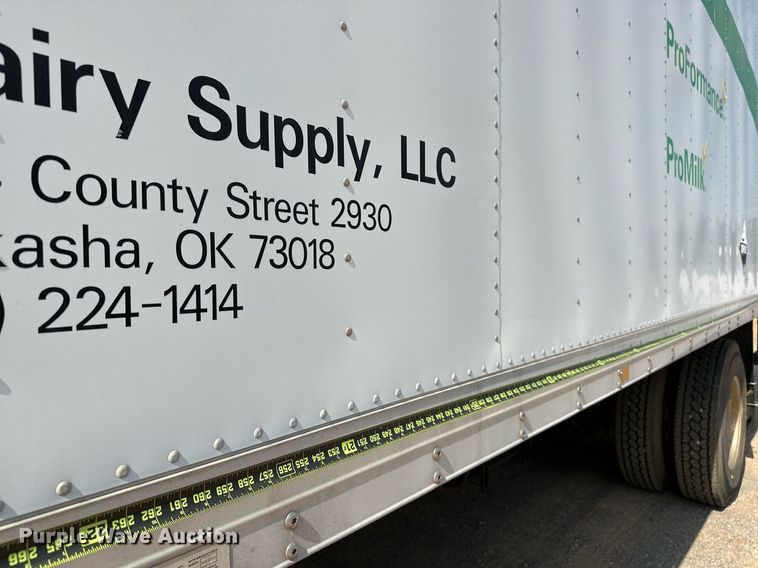 image for item OC9046 2008 Peterbilt 335  box truck