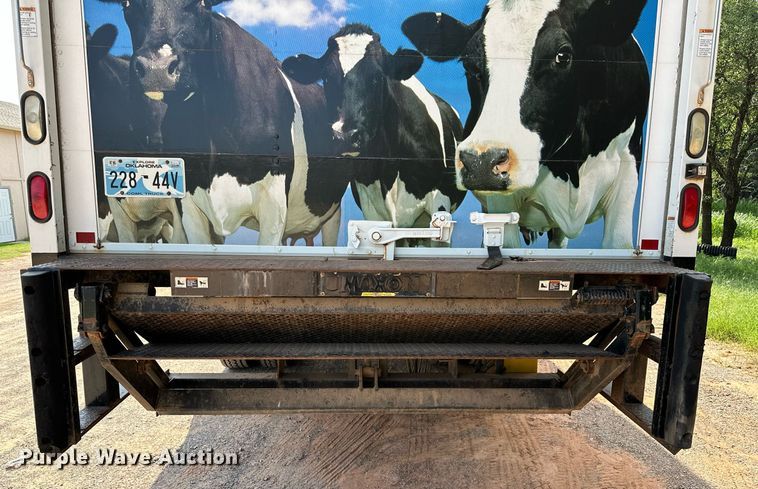 image for item OC9046 2008 Peterbilt 335  box truck