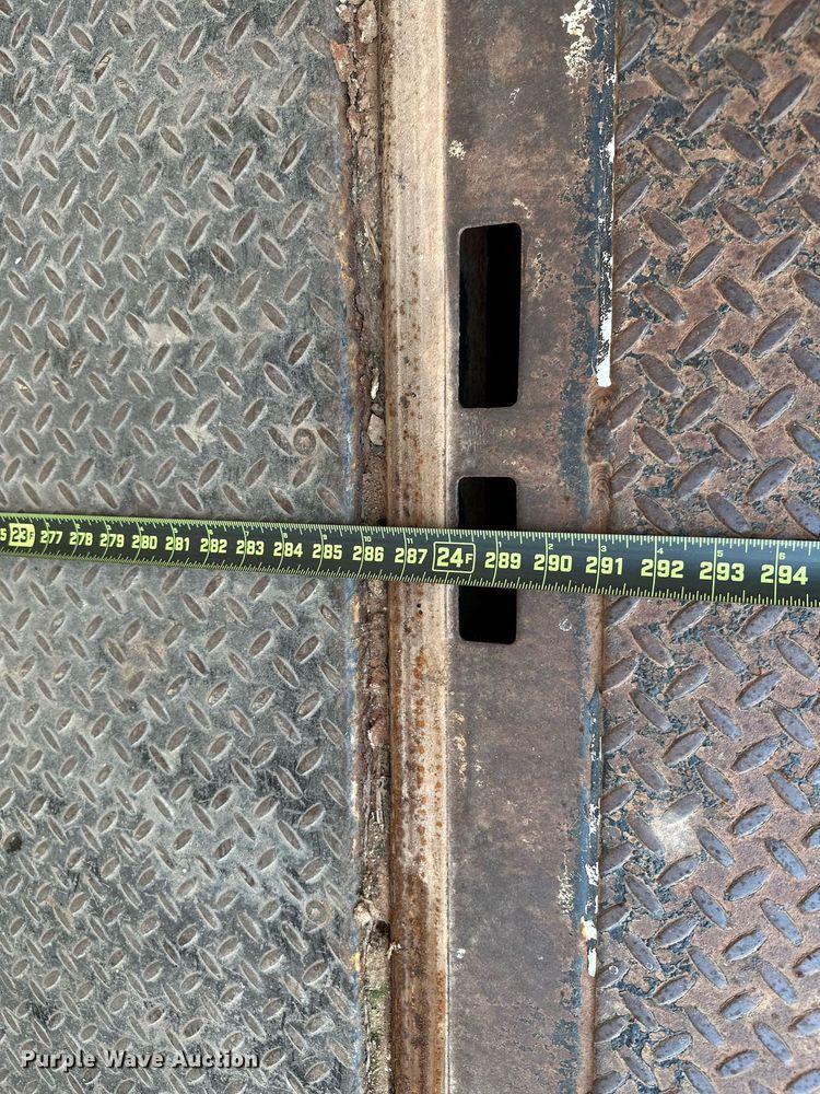 image for item OC9046 2008 Peterbilt 335  box truck