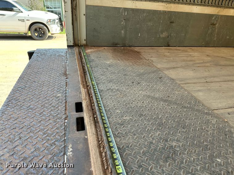 image for item OC9046 2008 Peterbilt 335  box truck