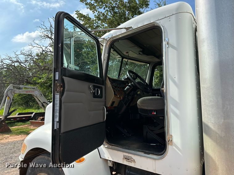 image for item OC9046 2008 Peterbilt 335  box truck