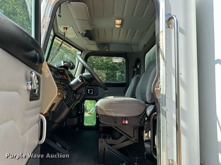 image for item OC9046 2008 Peterbilt 335  box truck