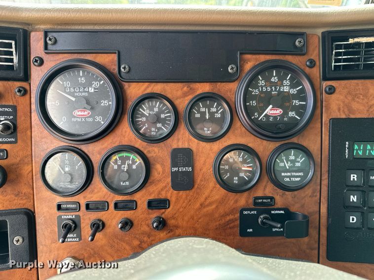 image for item OC9046 2008 Peterbilt 335  box truck