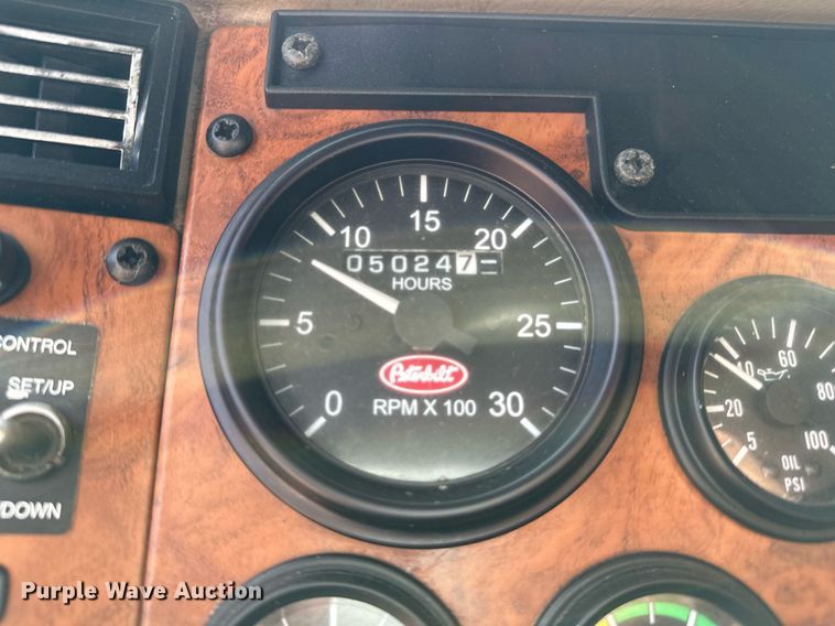 image for item OC9046 2008 Peterbilt 335  box truck