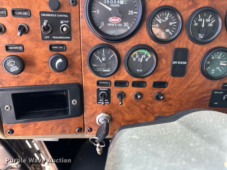 image for item OC9046 2008 Peterbilt 335  box truck