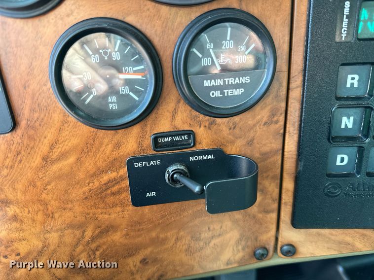 image for item OC9046 2008 Peterbilt 335  box truck