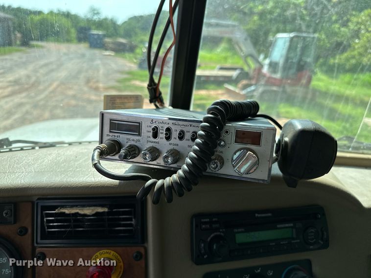 image for item OC9046 2008 Peterbilt 335  box truck