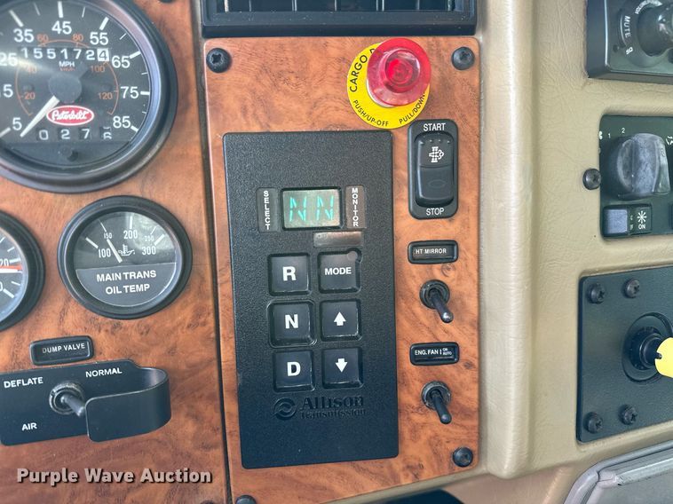 image for item OC9046 2008 Peterbilt 335  box truck