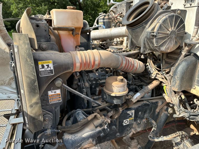 image for item OC9046 2008 Peterbilt 335  box truck