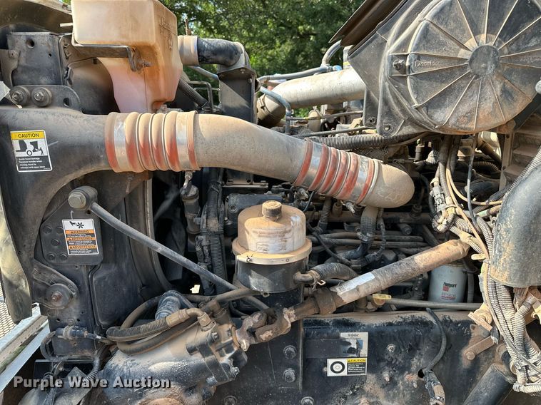 image for item OC9046 2008 Peterbilt 335  box truck