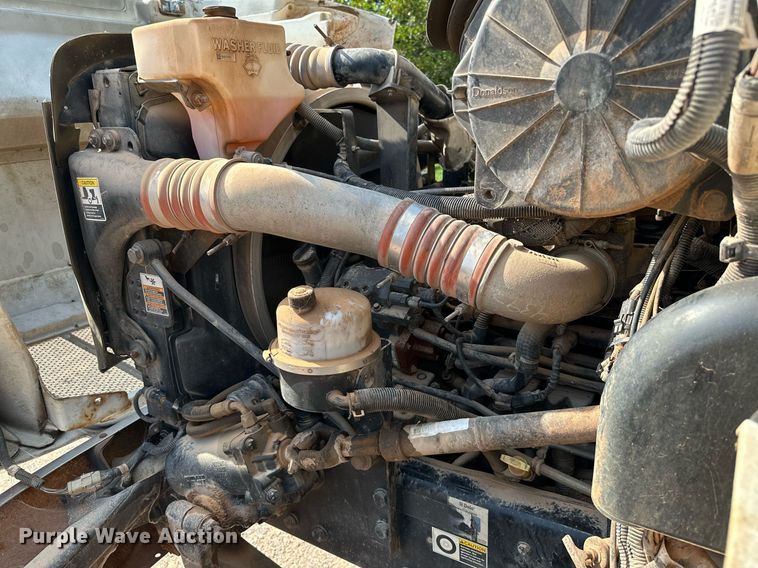 image for item OC9046 2008 Peterbilt 335  box truck