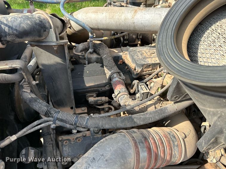 image for item OC9046 2008 Peterbilt 335  box truck