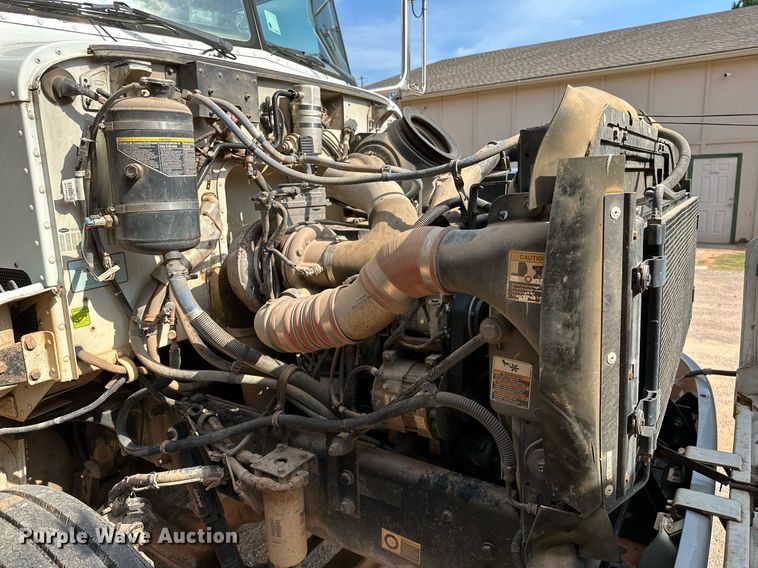 image for item OC9046 2008 Peterbilt 335  box truck