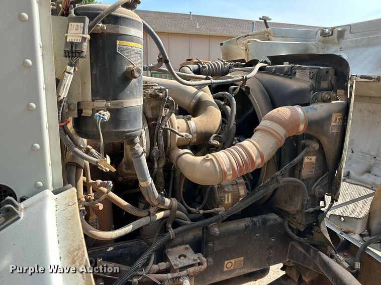 image for item OC9046 2008 Peterbilt 335  box truck