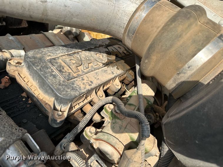 image for item OC9046 2008 Peterbilt 335  box truck