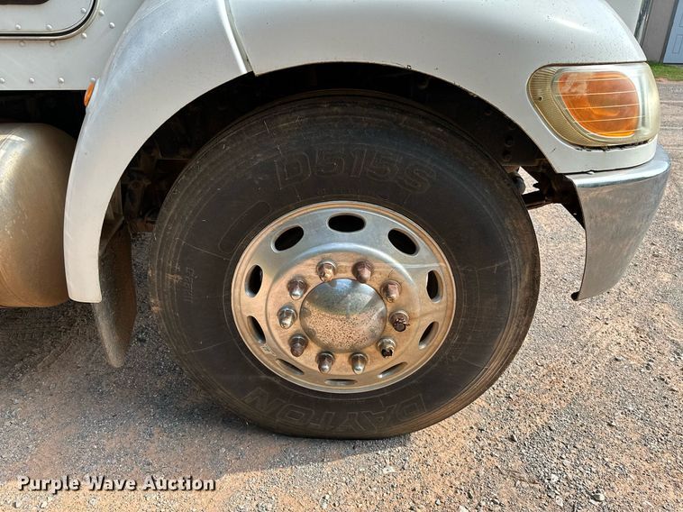 image for item OC9046 2008 Peterbilt 335  box truck