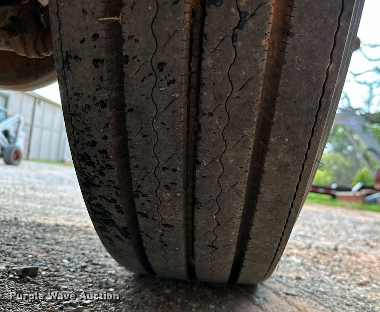 image for item OC9046 2008 Peterbilt 335  box truck