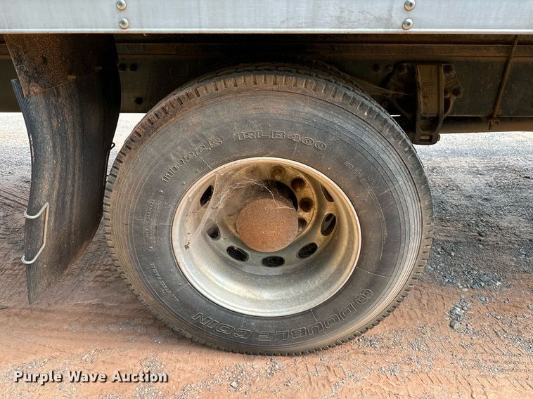 image for item OC9046 2008 Peterbilt 335  box truck