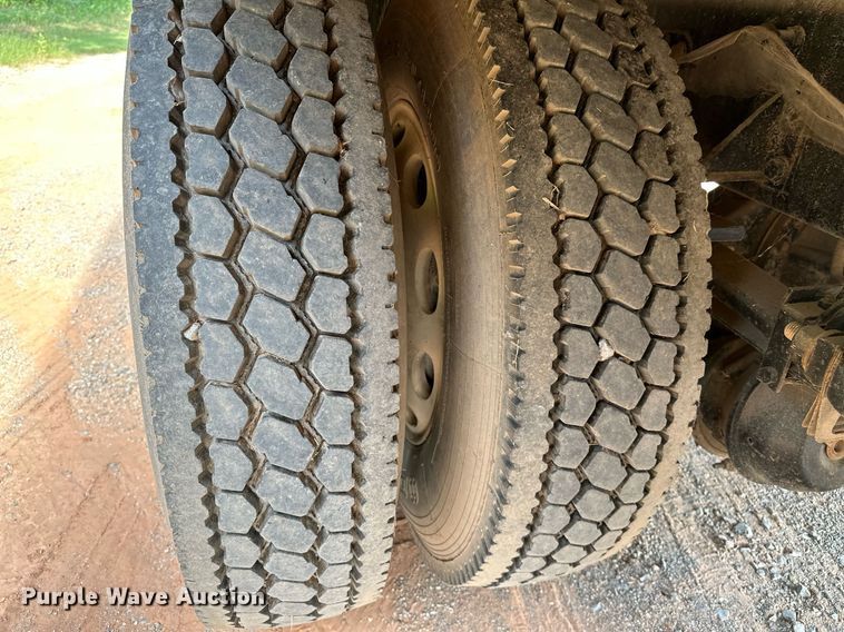 image for item OC9046 2008 Peterbilt 335  box truck