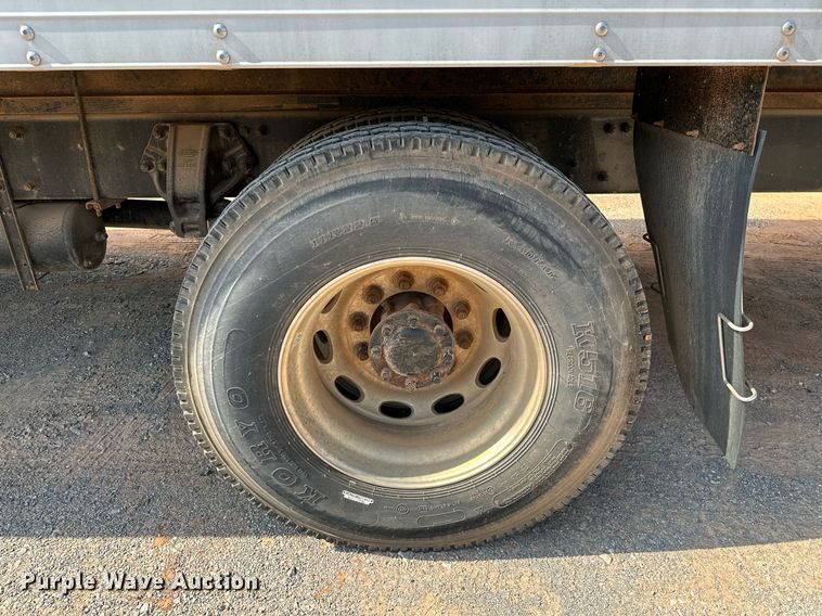 image for item OC9046 2008 Peterbilt 335  box truck