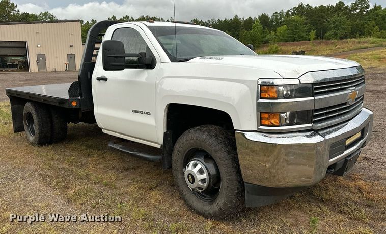 image for item OC9091 2015  Chevrolet 3500HD  flatbed pickup truck