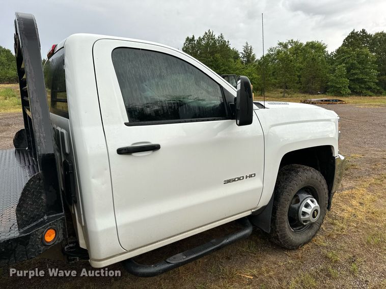 image for item OC9091 2015  Chevrolet 3500HD  flatbed pickup truck
